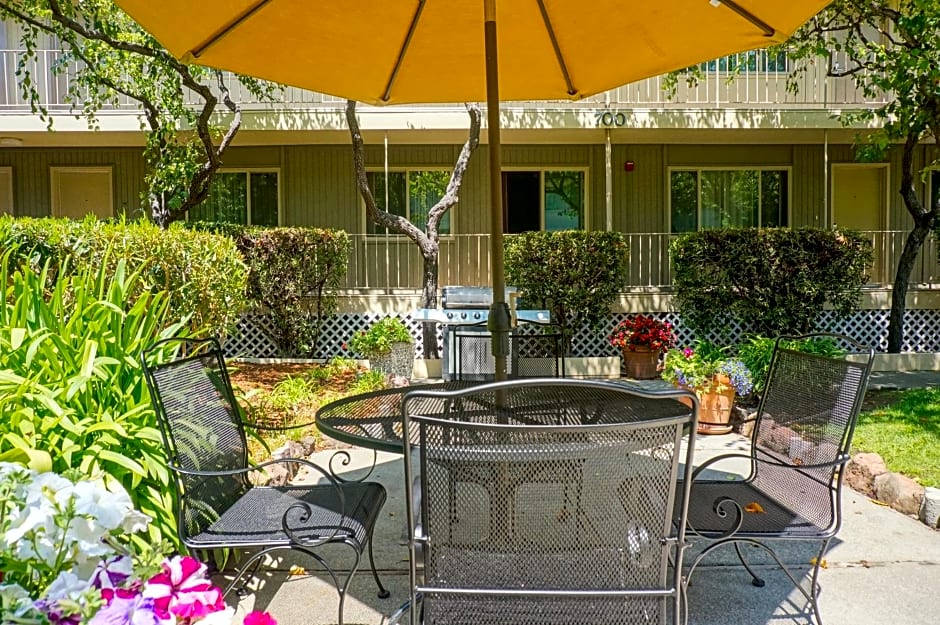 Marin Suites Hotel