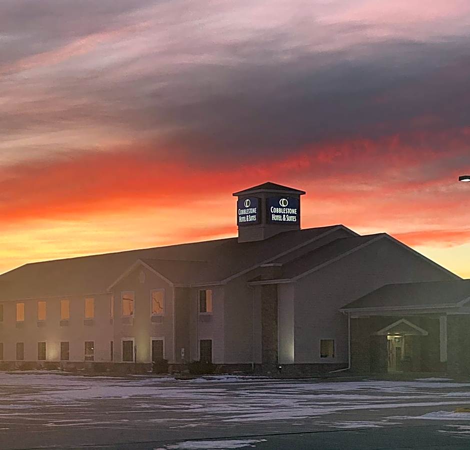 Cobblestone Hotel & Suites - Broken Bow