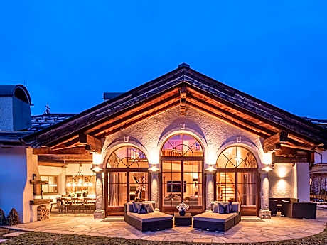 Exclusive Tyrolean Chalet near Ski lifts