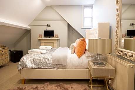 Triple Room with Shared Bathroom