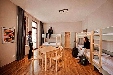 Bed in 10-Bed Mixed Dormitory Room