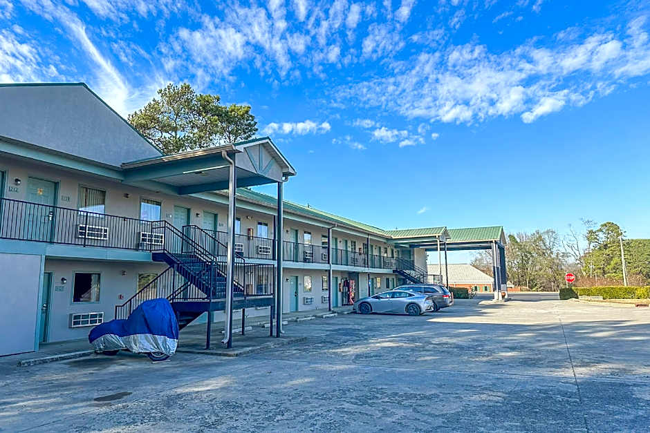 Garden Inn & Suites
