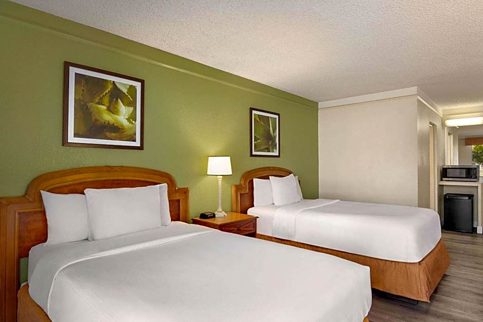 Baymont by Wyndham Daytona Beach/Intl Speedway