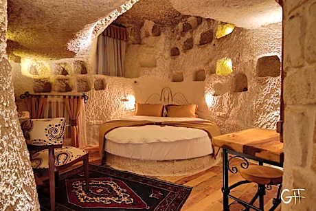 Deluxe Cave Room