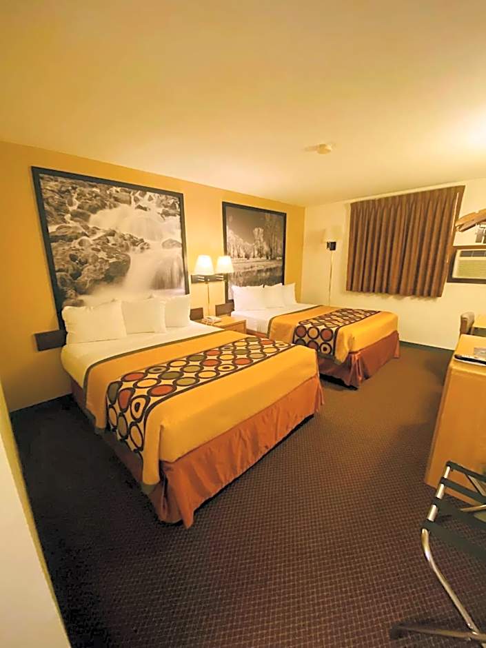 Super 8 by Wyndham Hot Springs