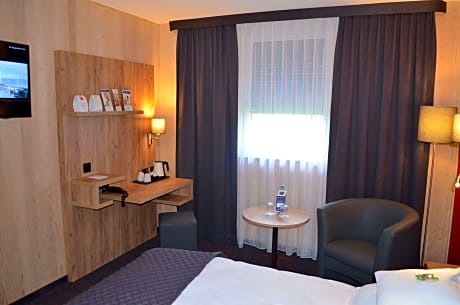 2 Single Beds, Standard Room, If Guest Prefers, Room Can Be Configured To Two Single Beds, Air-Condi