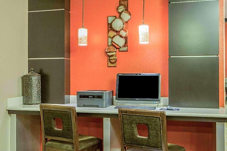 Super 8 by Wyndham Mansfield LA