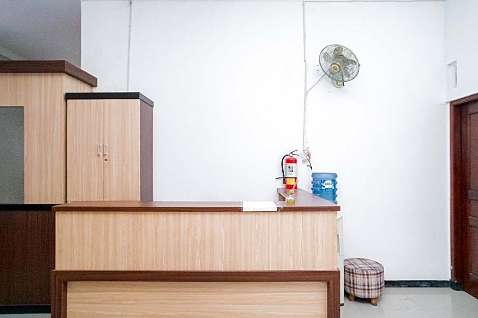 RedDoorz near Matahari Singosaren Solo