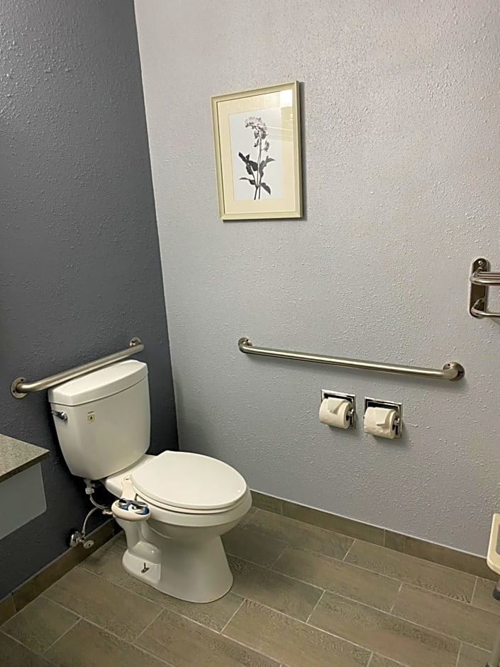 American Inn Cedar Rapids South
