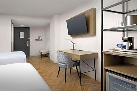 Double Room with Two Double Beds - Disability Access