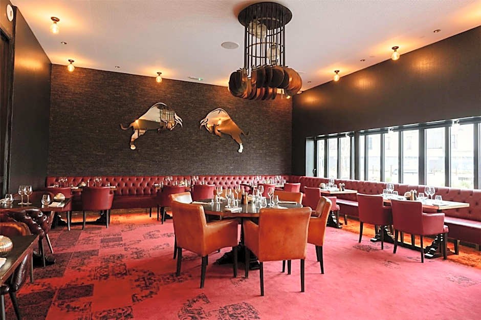 Hotel Dali Val d'Europe Tapestry Collection by Hilton