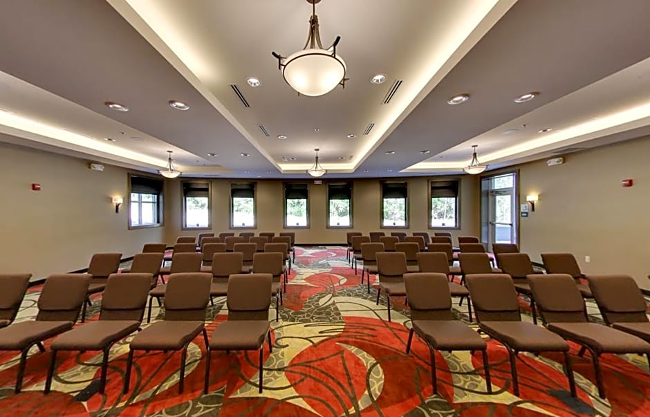 Holiday Inn Express & Suites Plymouth - Ann Arbor Area By IHG