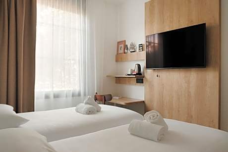 Standard Twin Room
