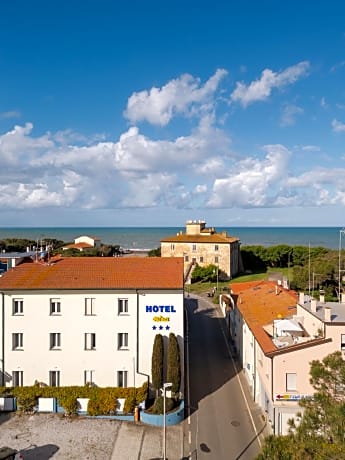 Hotel Nina
