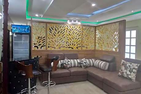 Pious Court Hotel 