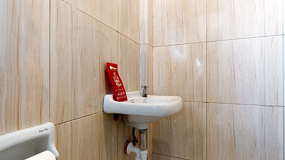 RedDoorz near Christ the King Medical Center