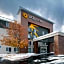La Quinta Inn & Suites by Wyndham Detroit Utica