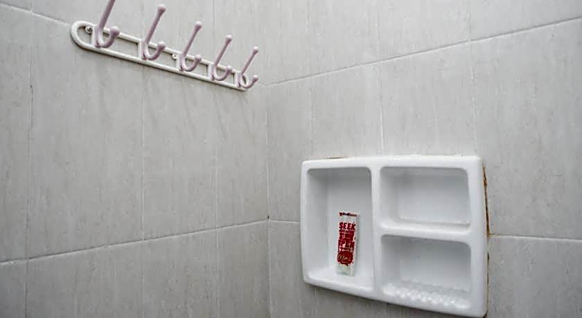 RedDoorz Syariah near UMS Solo - RSO Soeharso