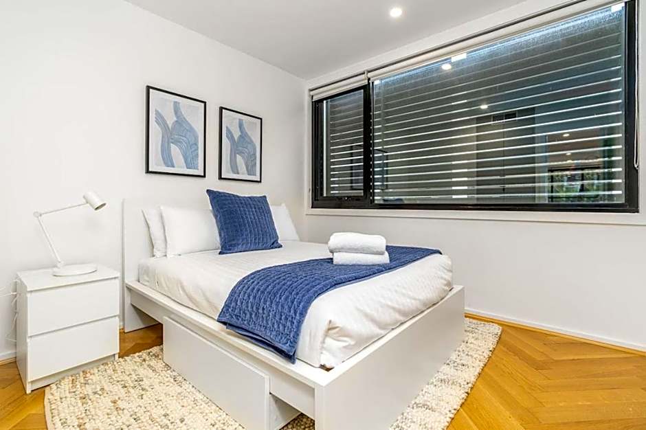 2-Storey Lumiere Townhouse with Private Courtyard - Hosted by Canstay