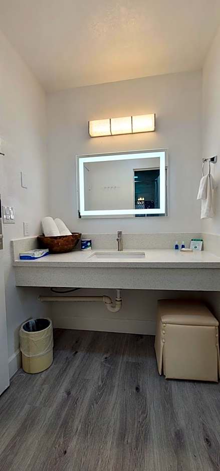 Dragonfly Inn & Suites