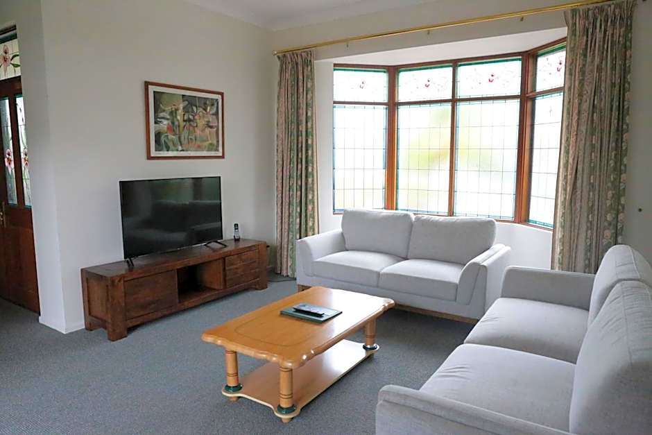 McNevins Logan Park Motel