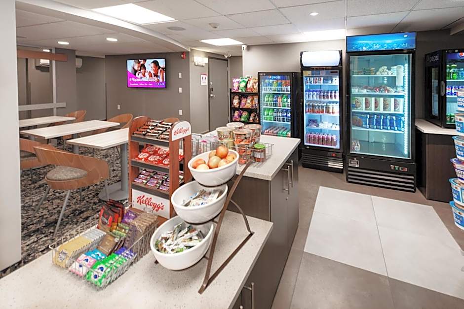 Coast Calgary Downtown Hotel & Suites by APA