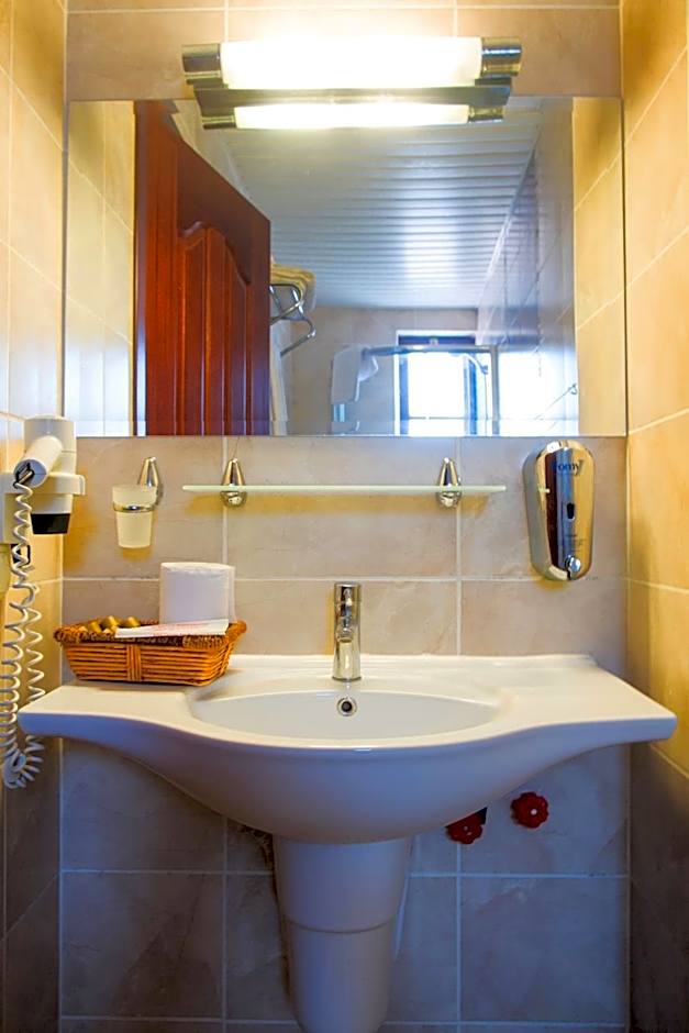 Cicerone Lodge Hotel