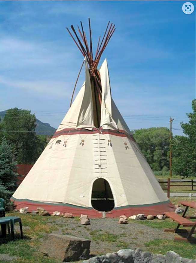 Ute Bluff Lodge, Cabins and RV park