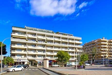 Rentalmar Zahara Family Suites