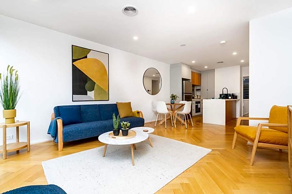 2-Storey Lumiere Townhouse with Private Courtyard - Hosted by Canstay