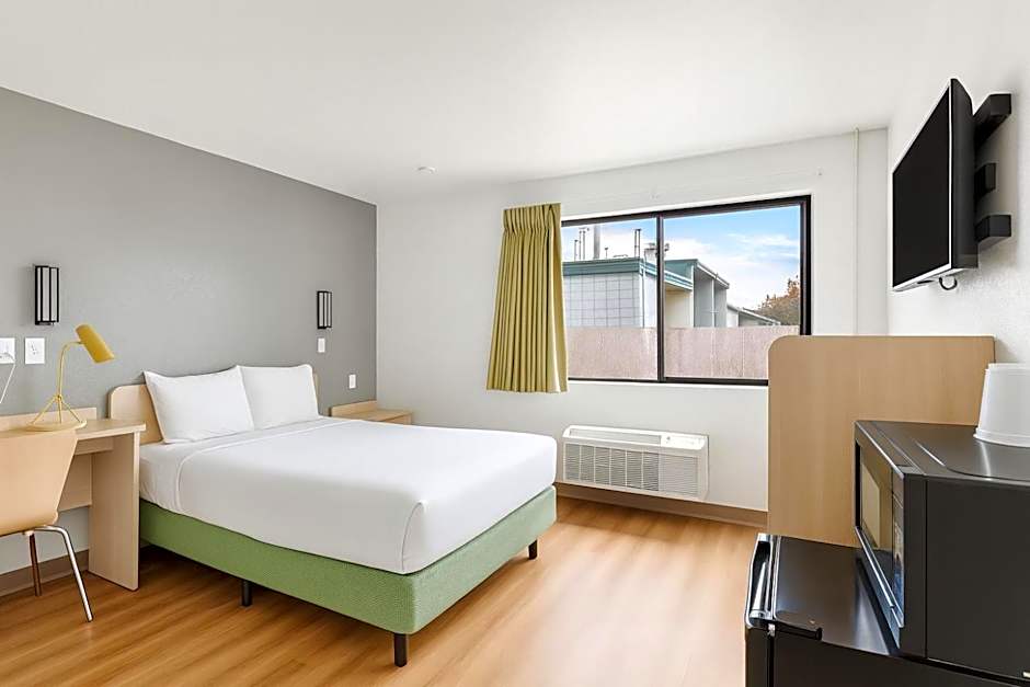 Motel 6 Ogden, UT- Downtown