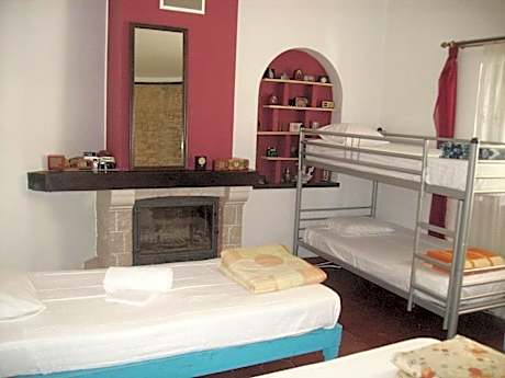 Bed in 6-Bed Mixed Dormitory Room