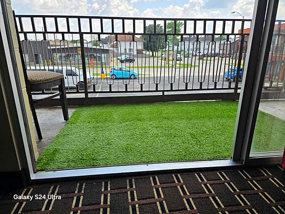 Econo Lodge Inn & Suites Mason City - Clear Lake