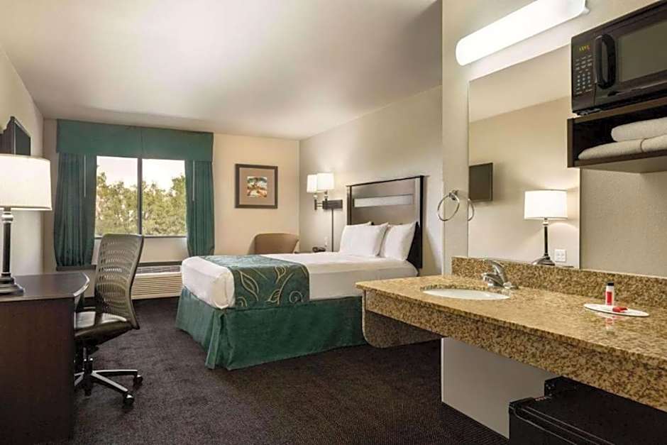 Travelodge by Wyndham Santa Teresa