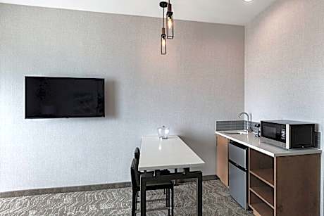 1 Bedroom Suite, 1 King, Trundle bed, City view, Balcony