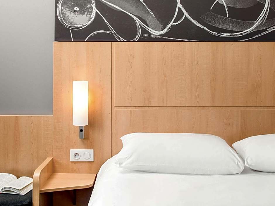 ibis Montceau les Mines