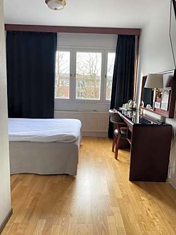 Single Room (Half Board)