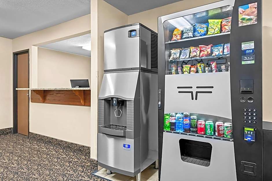 Super 8 by Wyndham Alexandria MN