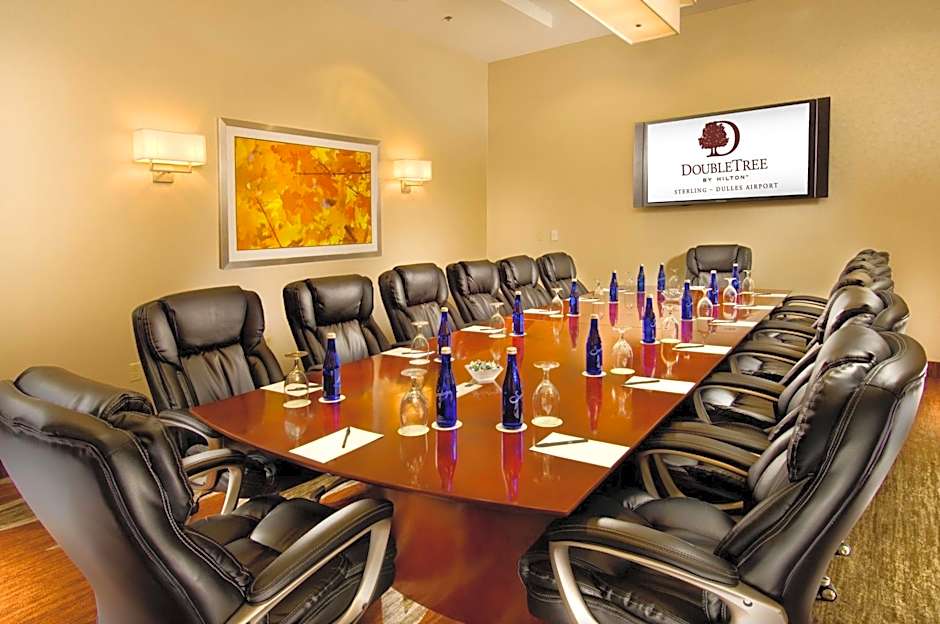 DoubleTree By Hilton Hotel Dulles Airport-Sterling