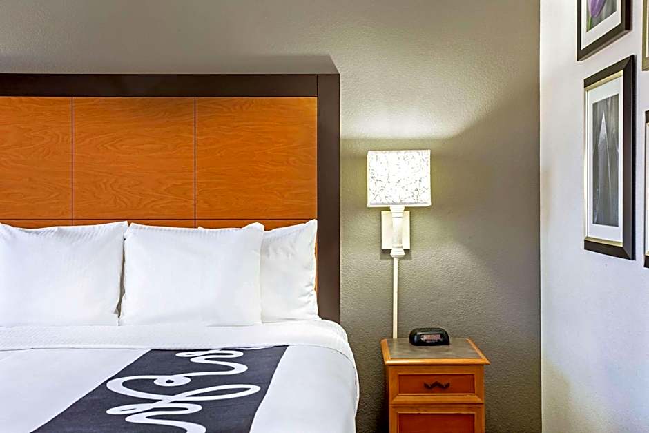 La Quinta Inn & Suites by Wyndham Tucson Airport