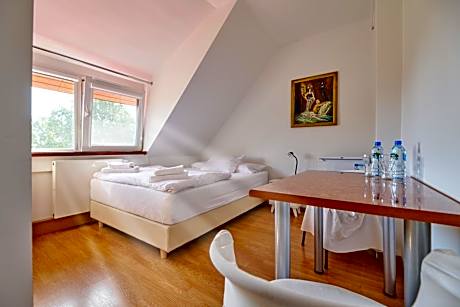 Park Inn Resort przy jeziorze - sauna i duży parking - pieski mile widziane