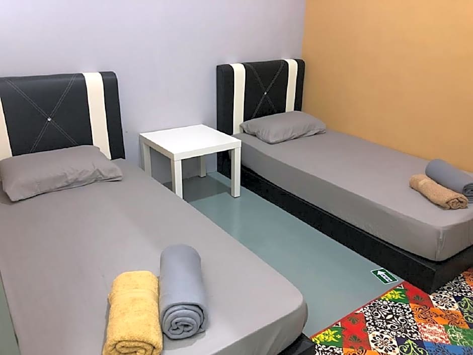 NY TROPICAL BACKPACKERS