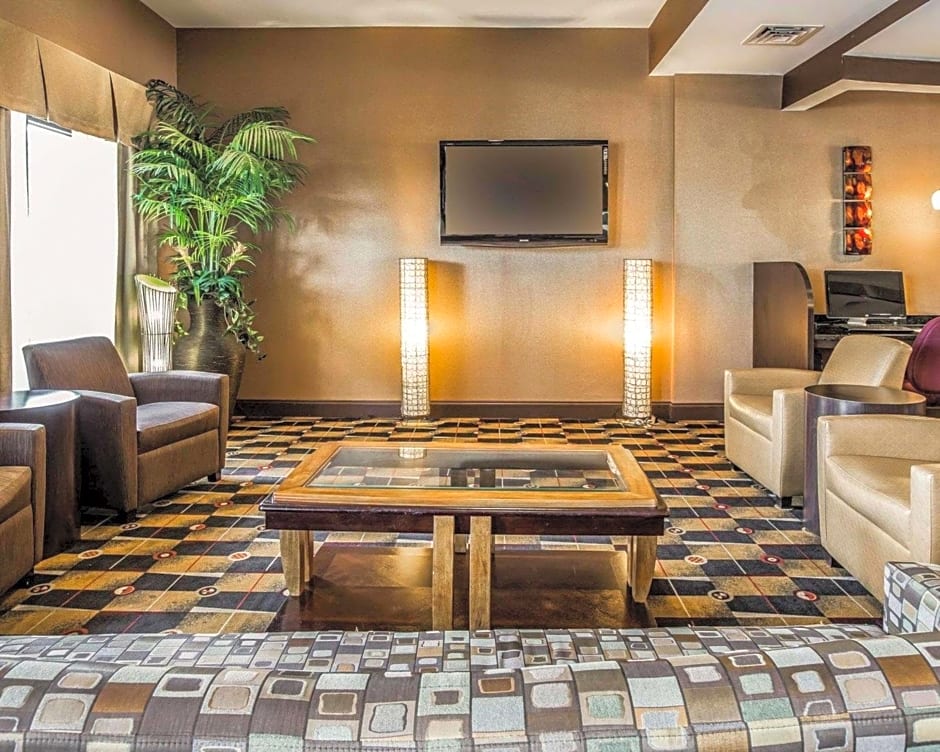 Comfort Suites At WestGate Mall