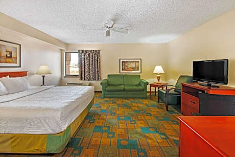 1 King Bed Suite Non-Smoking