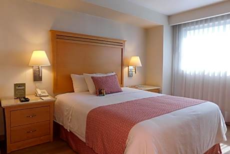 Queen Room - Mobility Access/Non-Smoking