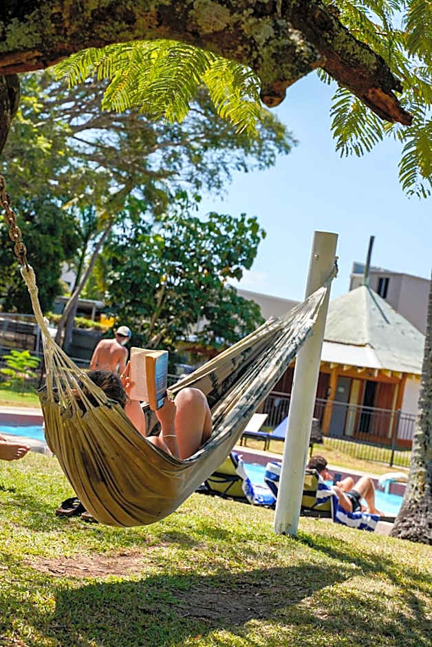 Nomads Airlie Beach Hotel