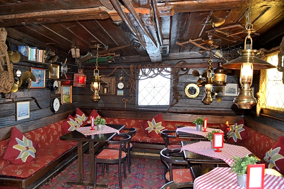 The Red Boat and Ran