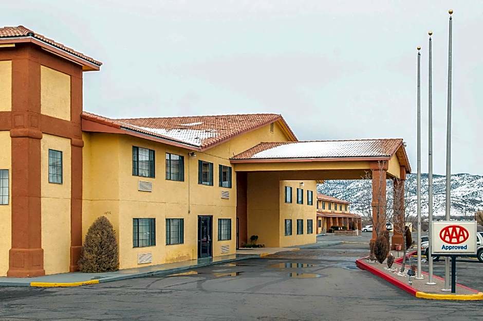 Quality Inn & Suites Grants - I-40
