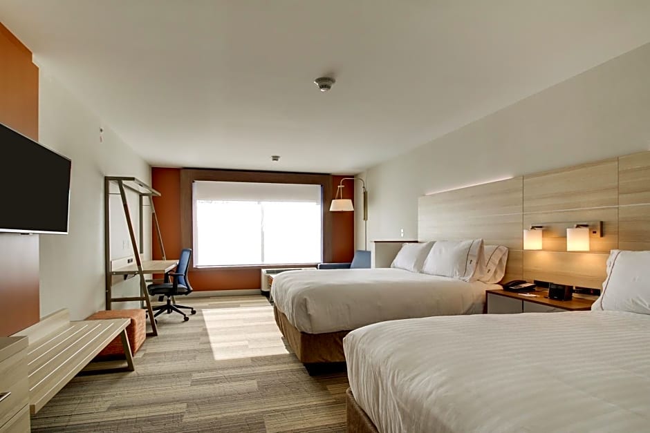 Holiday Inn Express & Suites Galesburg by IHG