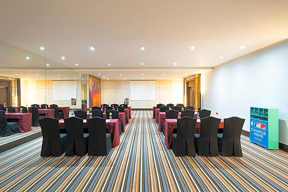 Jen Manila by Shangri-La